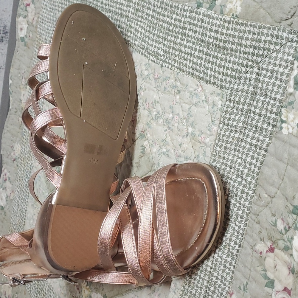 Sandles - Picture 5 of 6